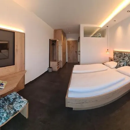 Garni Poehl Hotel Tirol Buitenkant foto